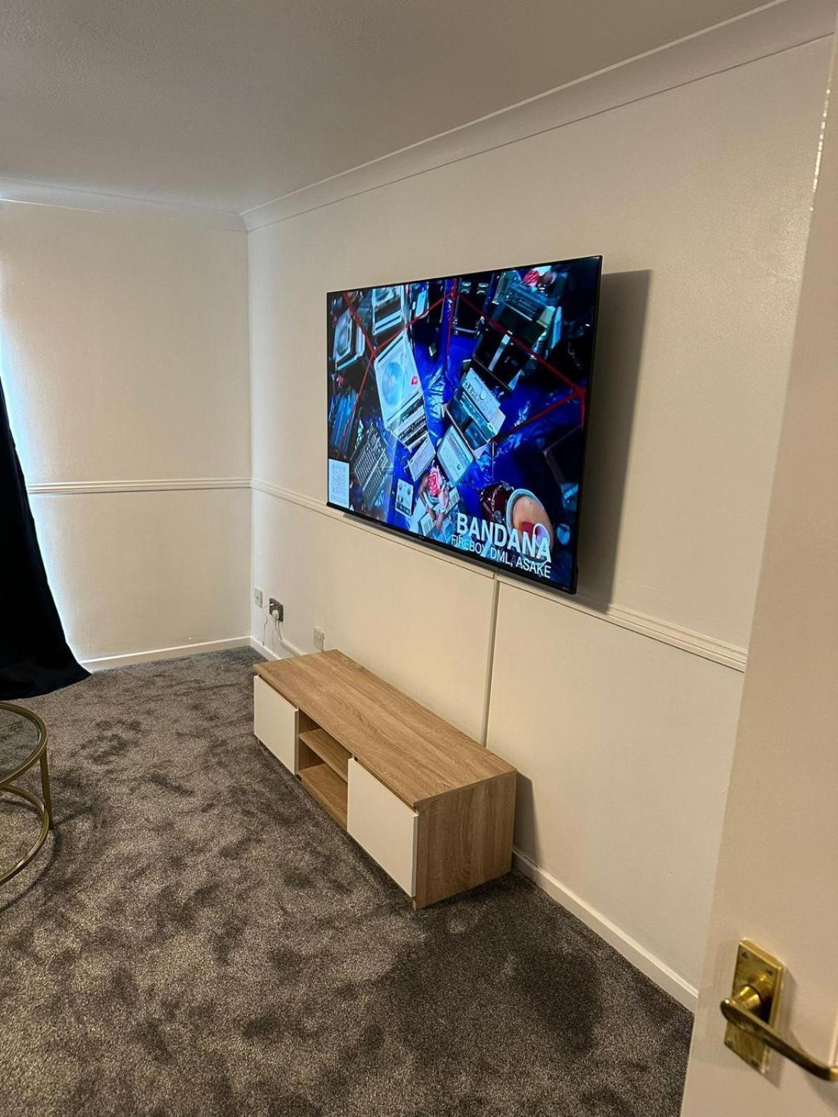 Apartment Lovely Two Bedroom Flat