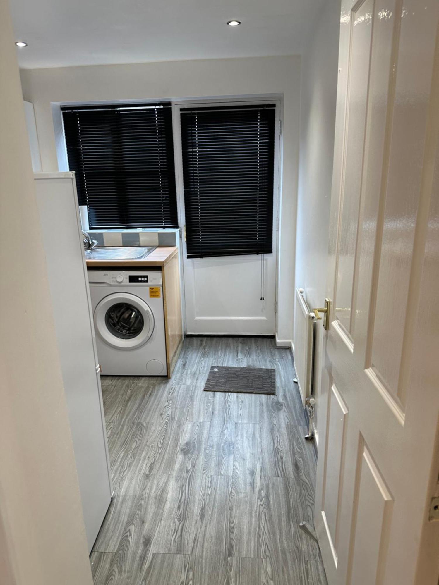 Apartment Lovely Two Bedroom Flat *
